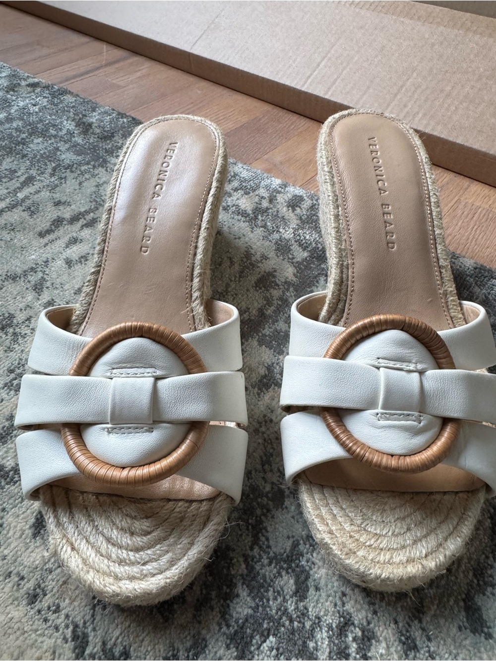 Veronica Beard White Leather Slide Sandals with Rattan Ring (size 7) - Picture 4 of 4